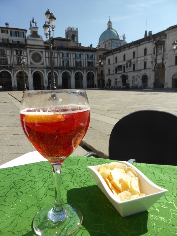 Nr 7 Aperitivo Piazza Loggia (600x800)